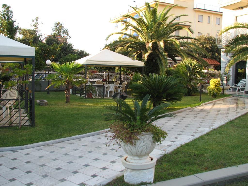 Hotel Smeraldo Lido di Camaiore Ngoại thất bức ảnh